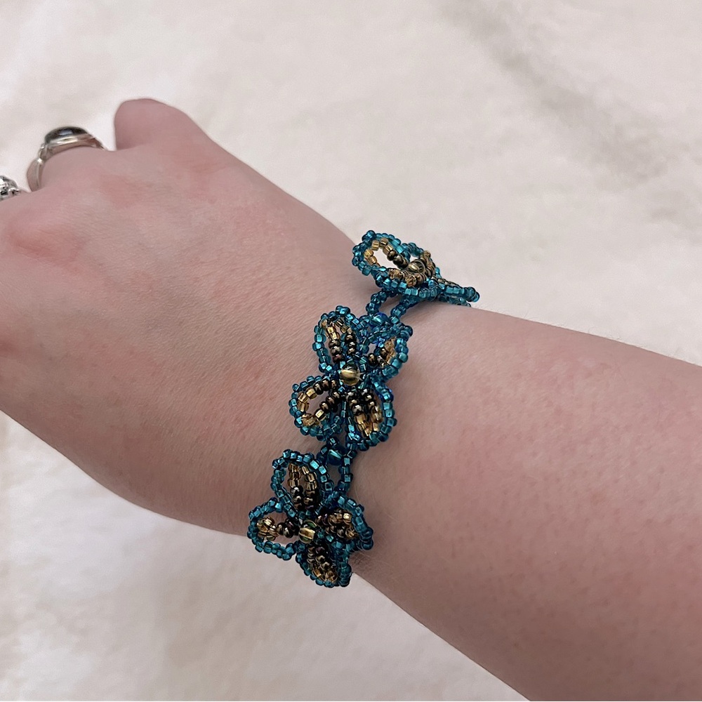 ⚡️2/$15⚡️Beaded flower bracelet